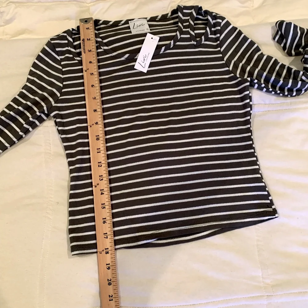Livia By Livia Rae New Top Black And White Striped Cold Shoulder Cropped Small